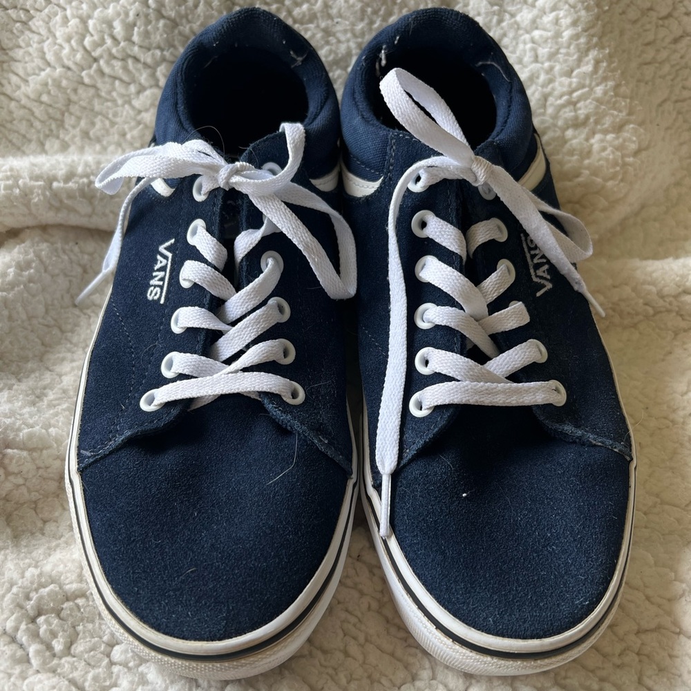 Vans men’s Navy Sneakers with White Details